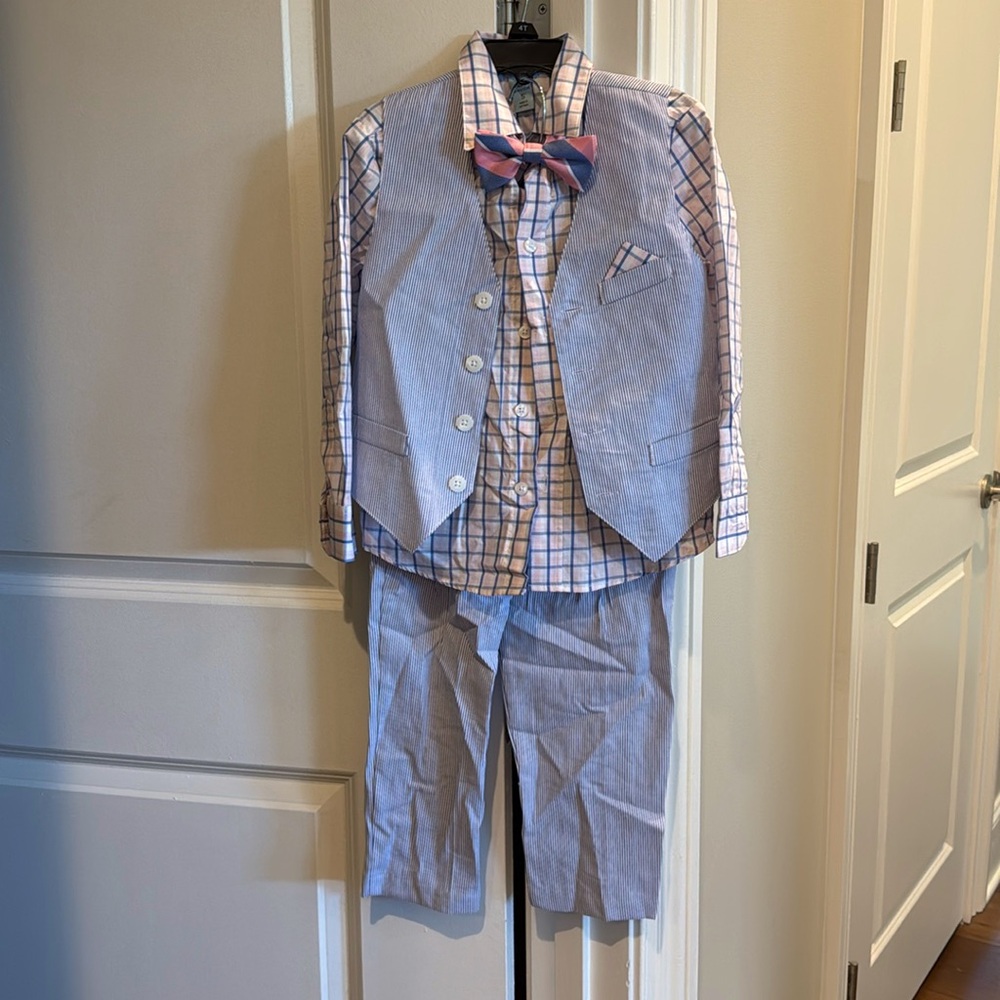Boys 4 piece suit size 5